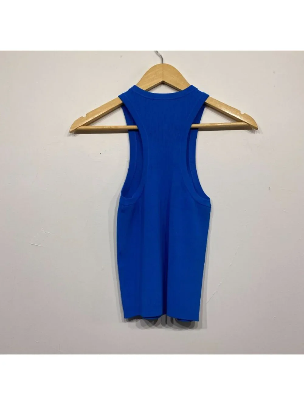 Alice + Olivia Aleena Blue Ribbed Fitted tank Top Size Medium - Picture 3 of 3